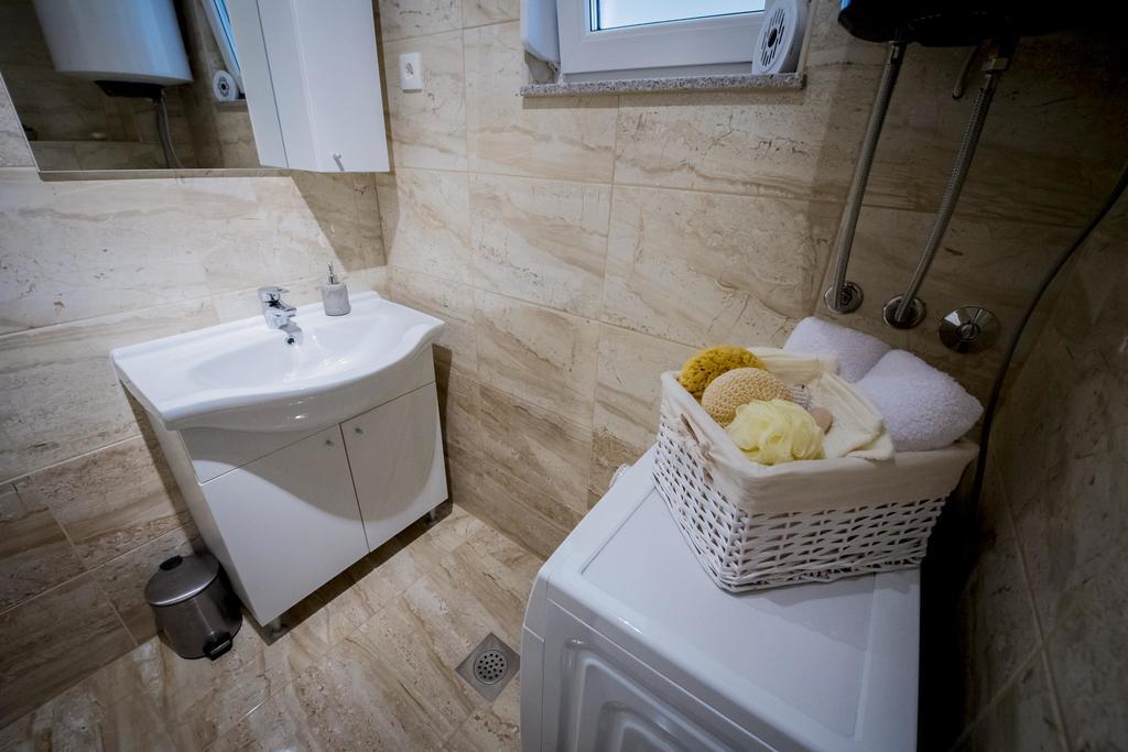 Apartment Luka Макарска Экстерьер фото