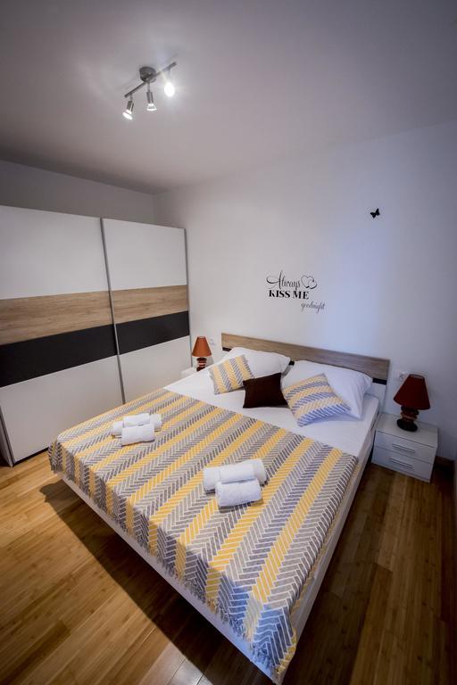 Apartment Luka Макарска Экстерьер фото