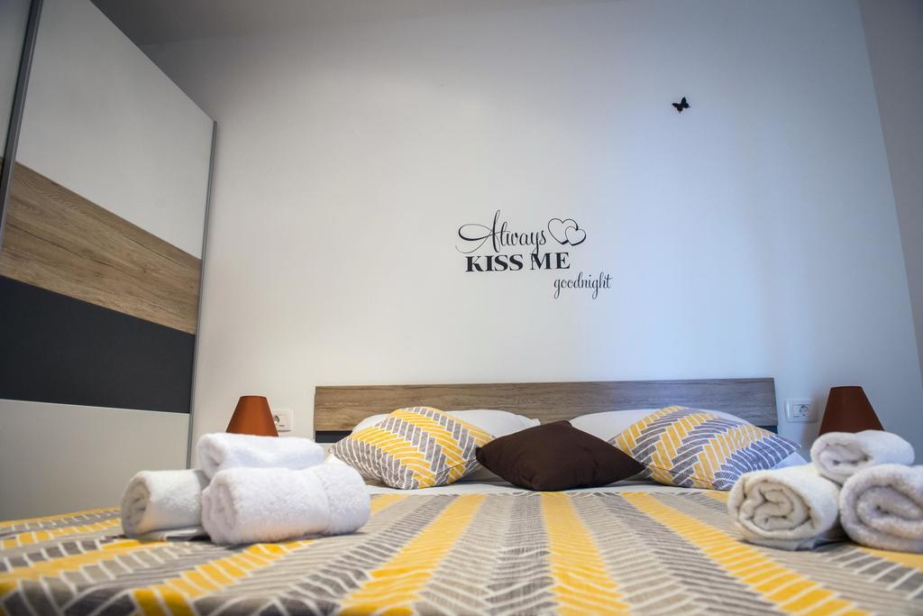 Apartment Luka Макарска Экстерьер фото