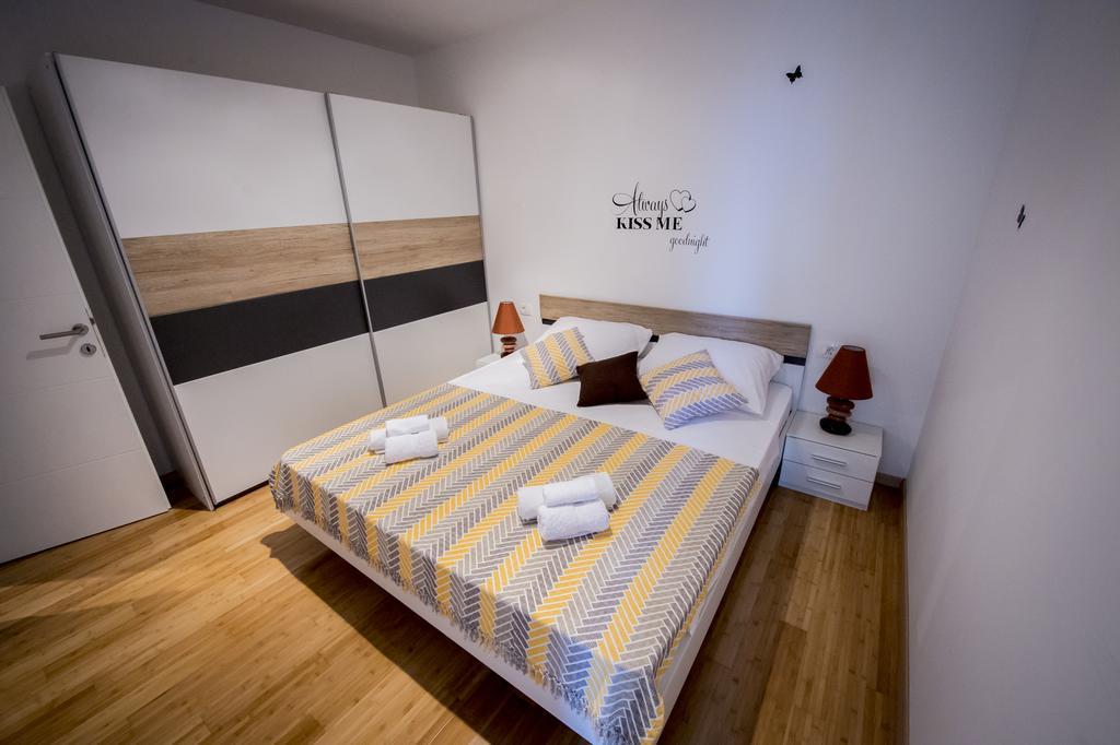 Apartment Luka Макарска Экстерьер фото