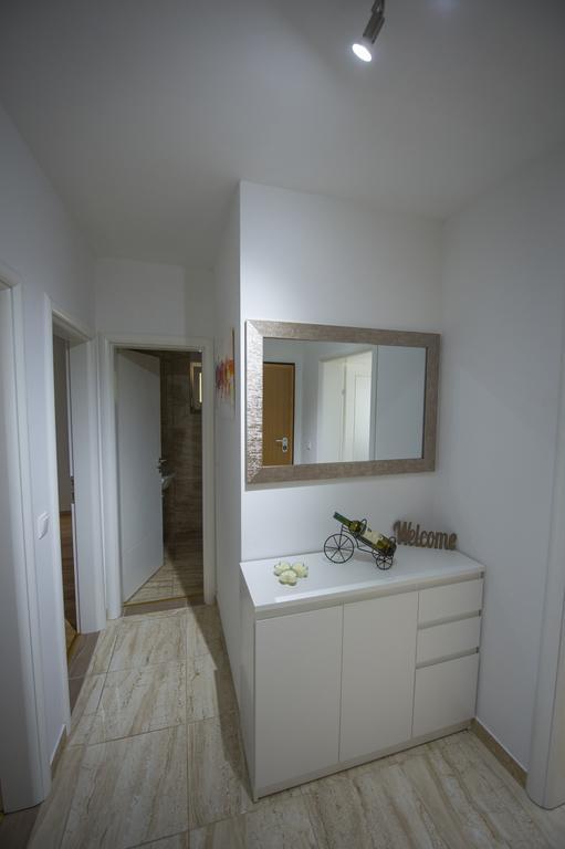 Apartment Luka Макарска Экстерьер фото
